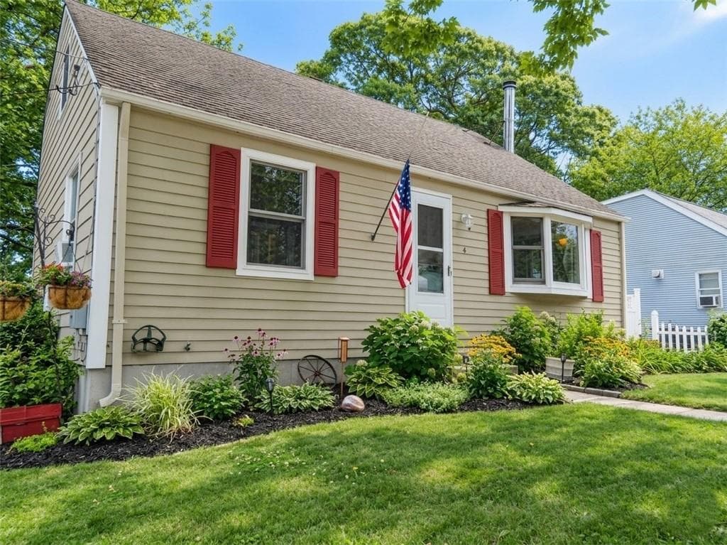 Single Family Residence at 4 Triton Drive, North Kingstown, photo 2 of 32