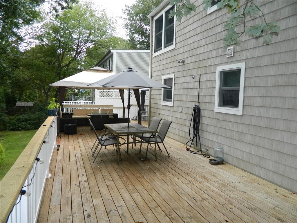 Single Family Residence at 4 Triton Drive, North Kingstown, photo 7 of 32