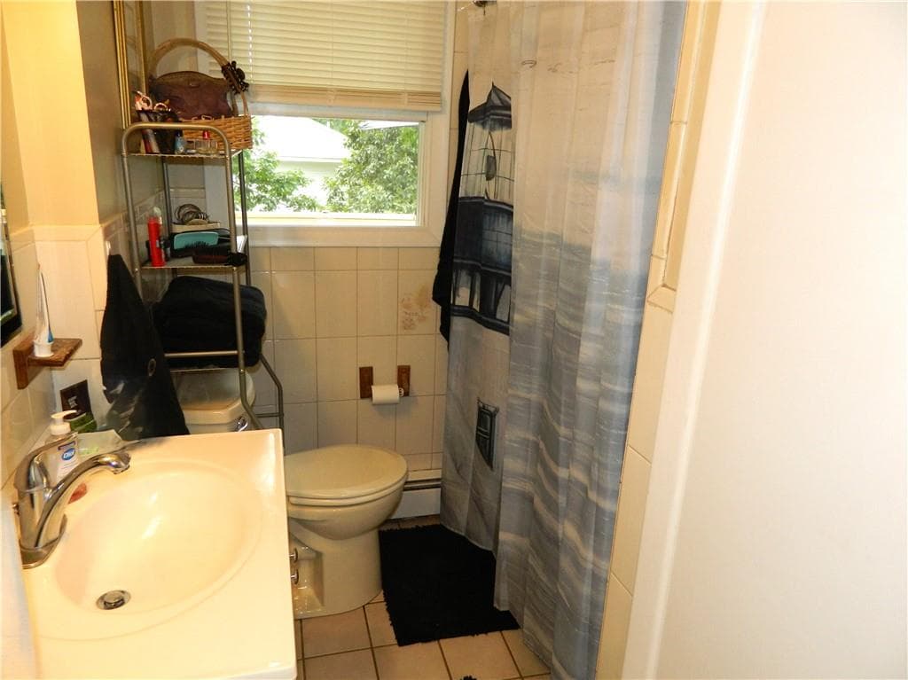 Single Family Residence at 4 Triton Drive, North Kingstown, photo 18 of 32