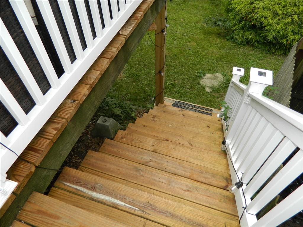Single Family Residence at 4 Triton Drive, North Kingstown, photo 11 of 32