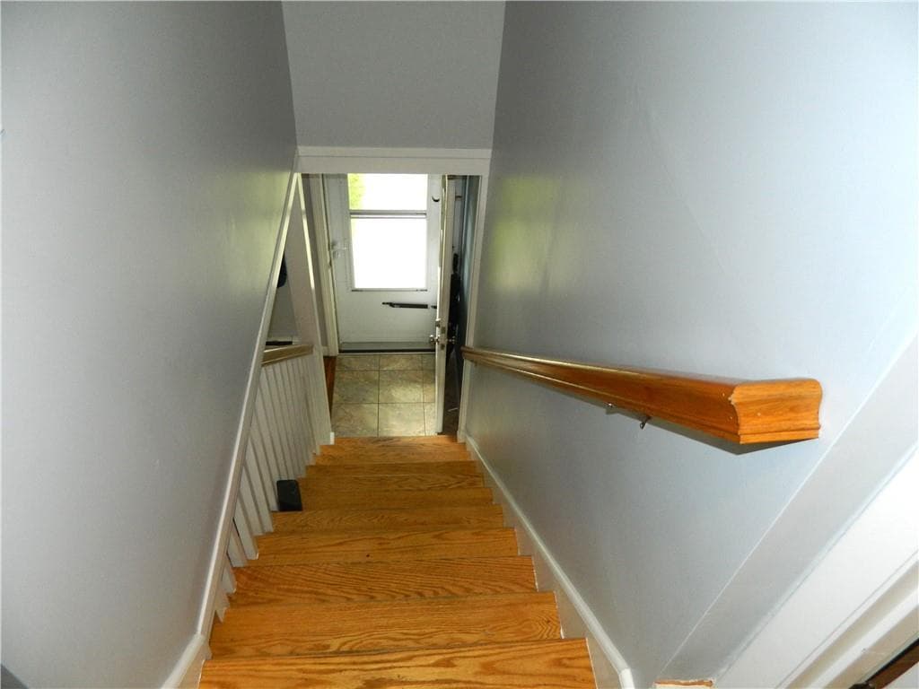 Single Family Residence at 4 Triton Drive, North Kingstown, photo 19 of 32