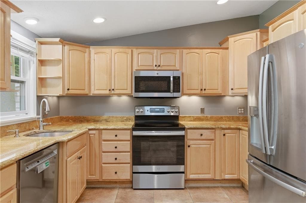 Single Family Residence at 8 Ledgemont Drive, Lincoln, photo 8 of 41