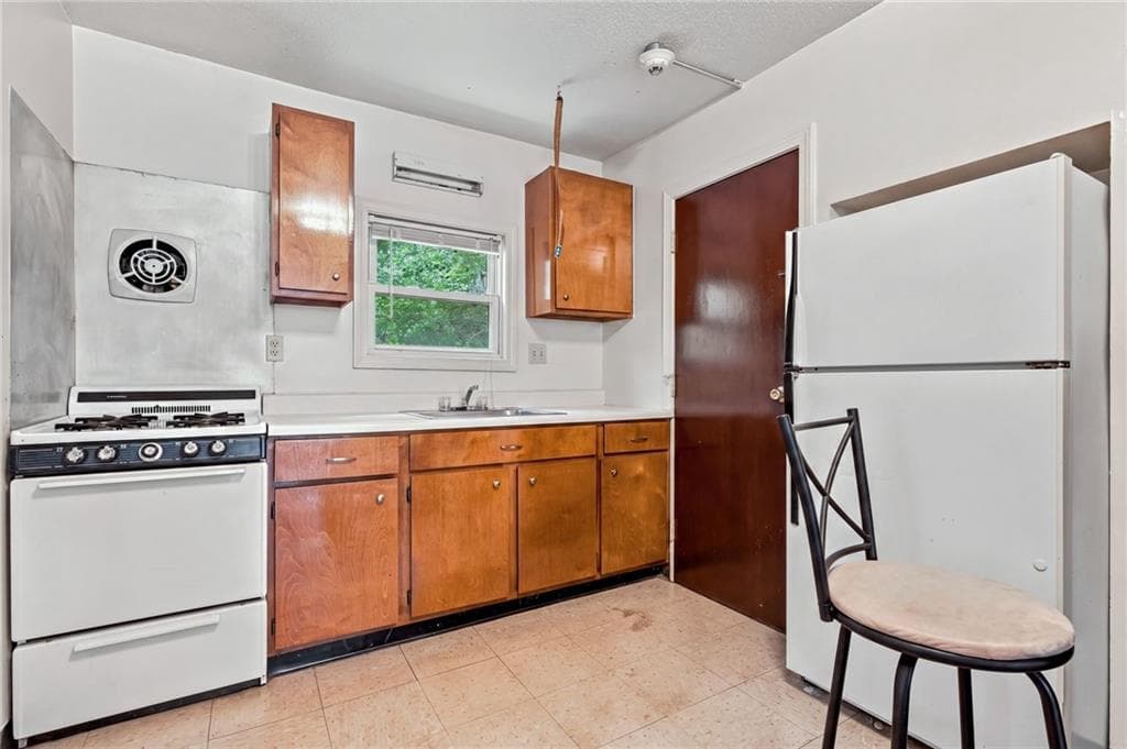 Commercial at 219 River Street, Woonsocket, photo 11 of 33