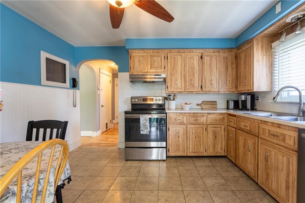 Single Family Residence at 110 James M Beardsworth Avenue, Tiverton, photo 6 of 24