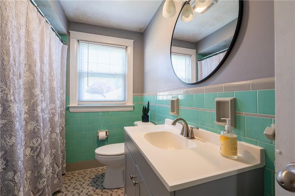 Single Family Residence at 110 James M Beardsworth Avenue, Tiverton, photo 13 of 24
