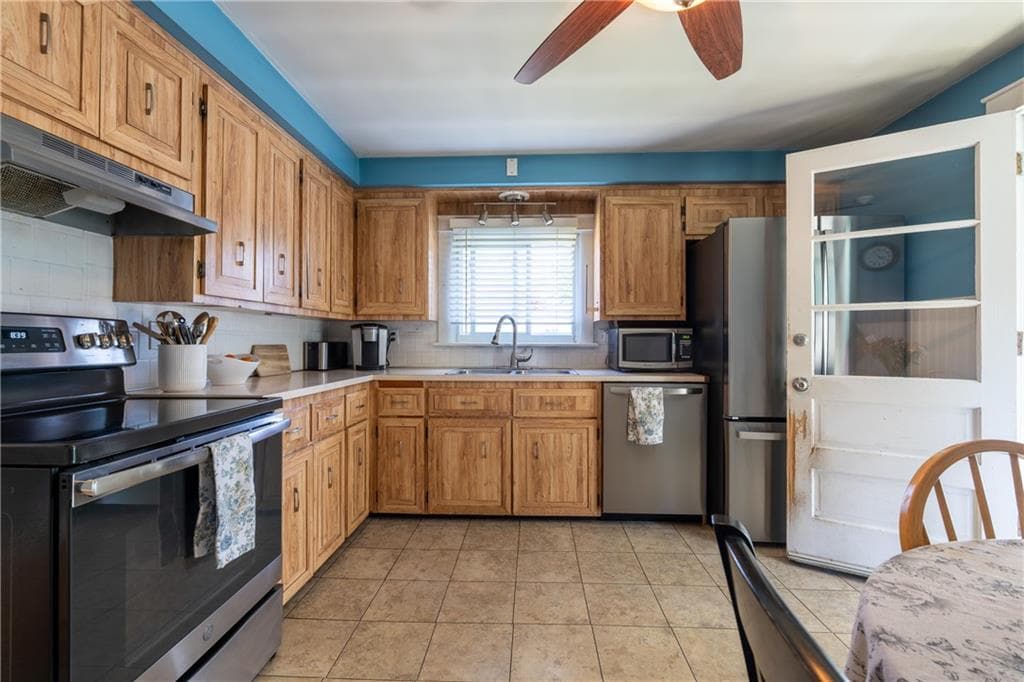 Single Family Residence at 110 James M Beardsworth Avenue, Tiverton, photo 7 of 24