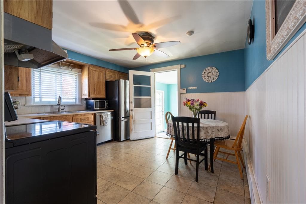 Single Family Residence at 110 James M Beardsworth Avenue, Tiverton, photo 5 of 24