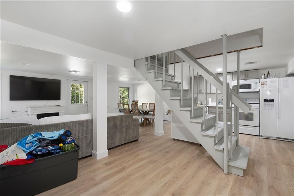 Single Family Residence at 151 Hope Road, Cranston, photo 16 of 47