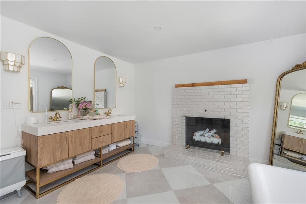 Single Family Residence at 151 Hope Road, Cranston, photo 9 of 47