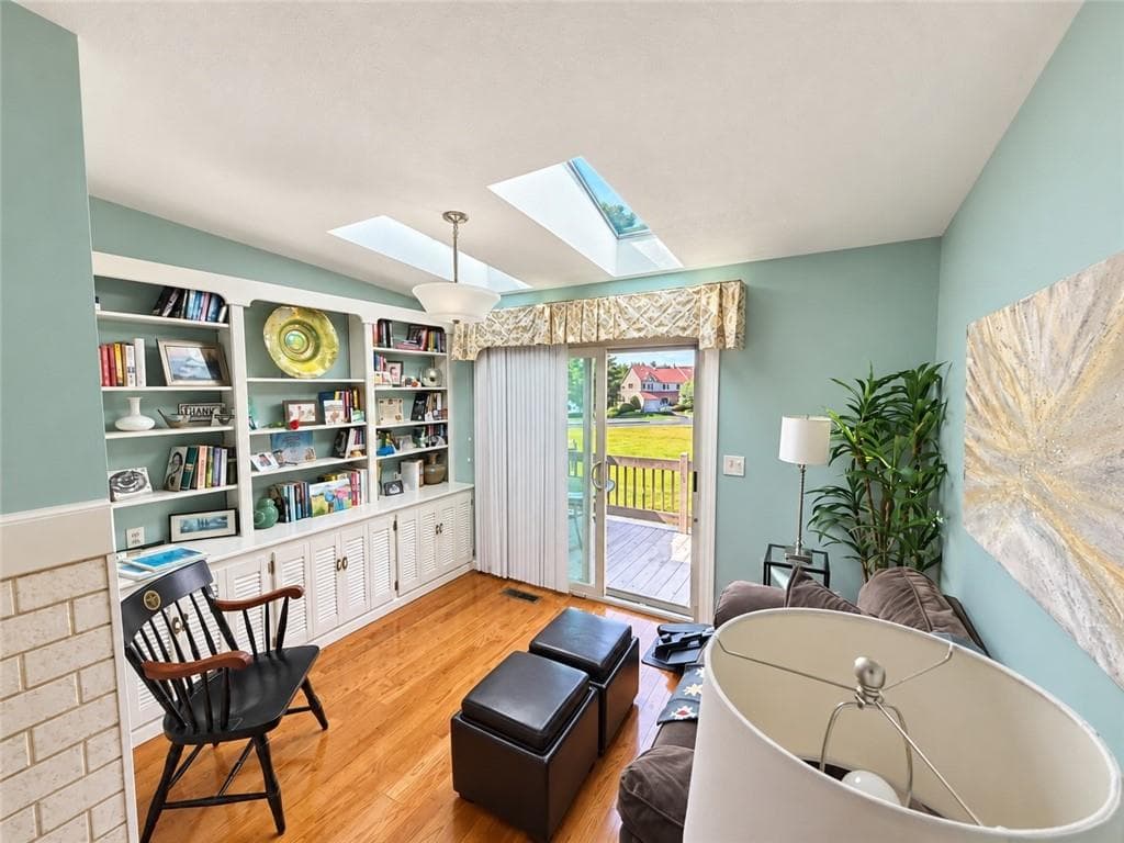 Condominium at 4 Shadowbrook Lane UNIT B, Smithfield, photo 6 of 17