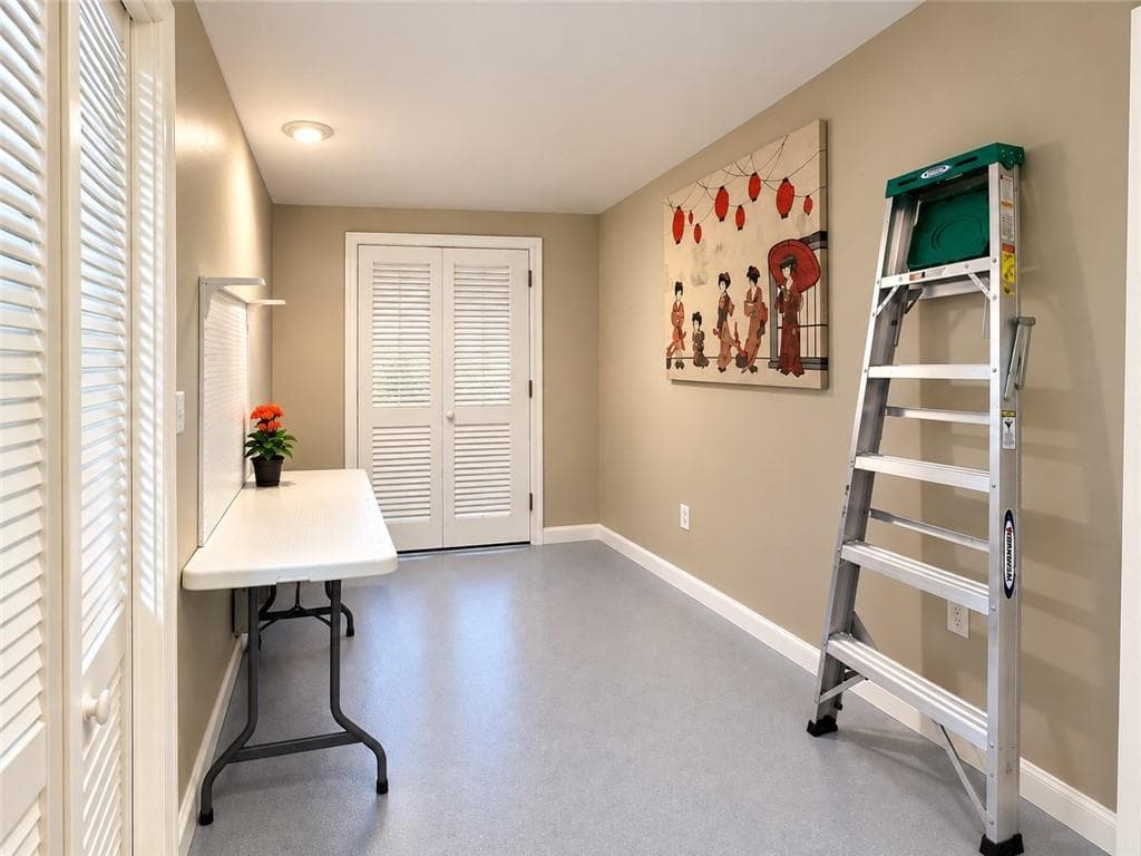 Condominium at 4 Shadowbrook Lane UNIT B, Smithfield, photo 13 of 17