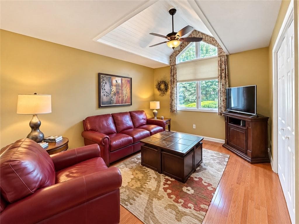 Condominium at 4 Shadowbrook Lane UNIT B, Smithfield, photo 7 of 17