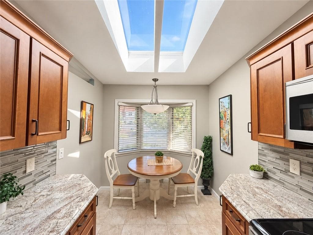 Condominium at 4 Shadowbrook Lane UNIT B, Smithfield, photo 5 of 17