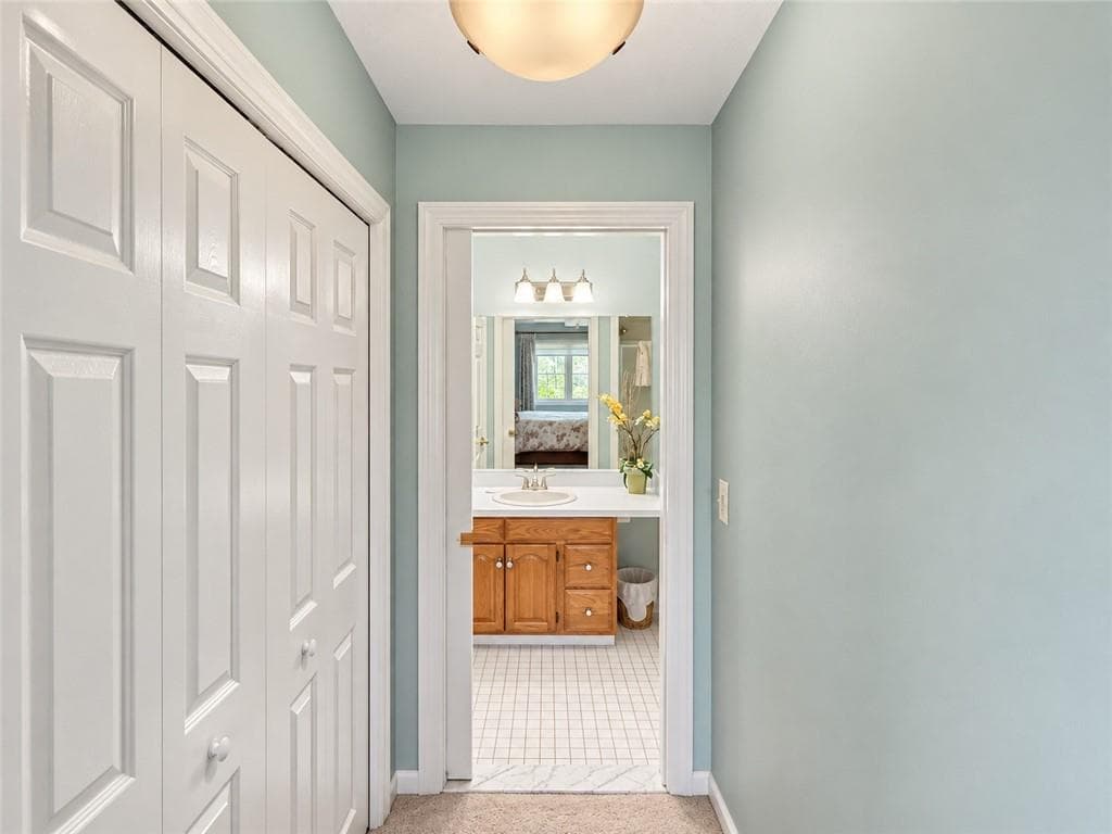 Condominium at 4 Shadowbrook Lane UNIT B, Smithfield, photo 10 of 17