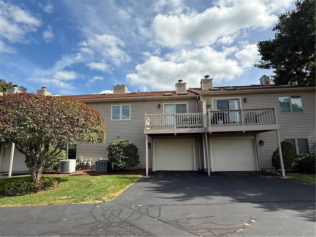 Condominium at 4 Shadowbrook Lane UNIT B, Smithfield, photo 14 of 17