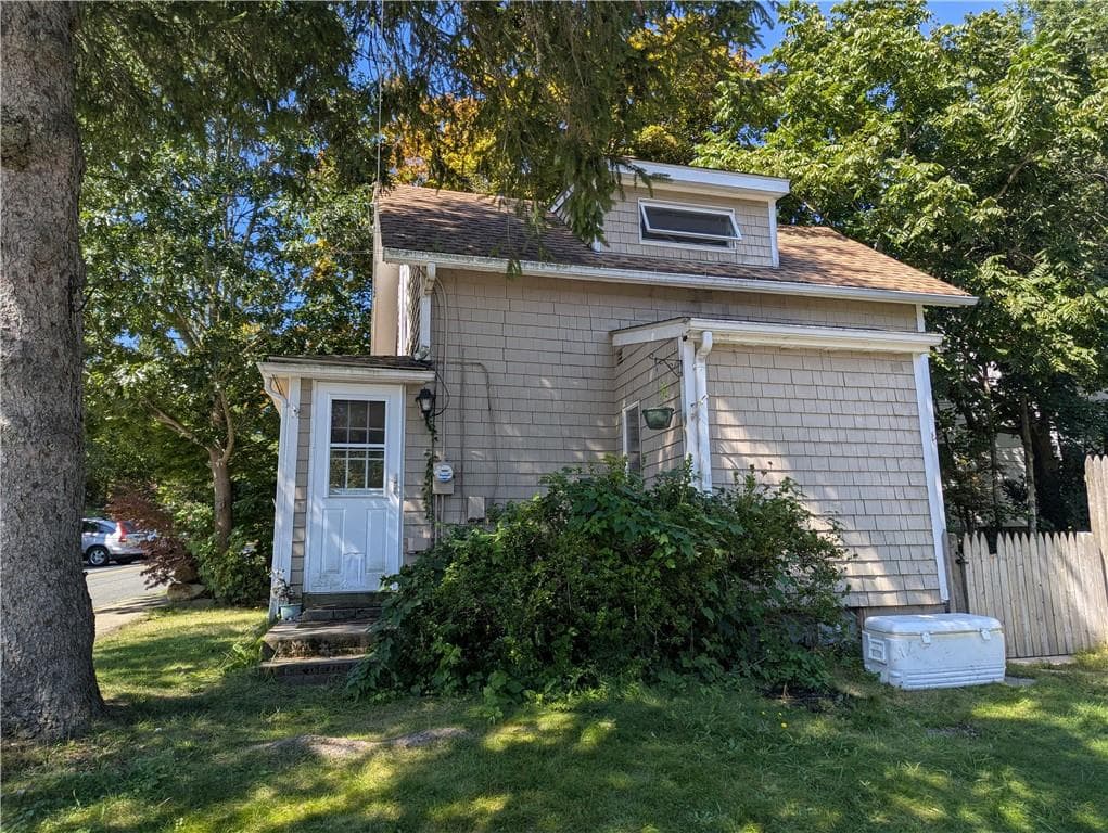 Single Family Residence at 9 Allen Avenue, South Kingstown, photo 2 of 21