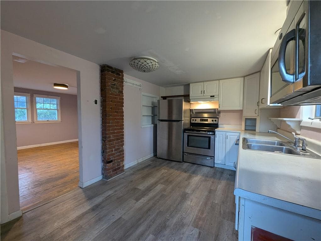 Single Family Residence at 9 Allen Avenue, South Kingstown, photo 7 of 21