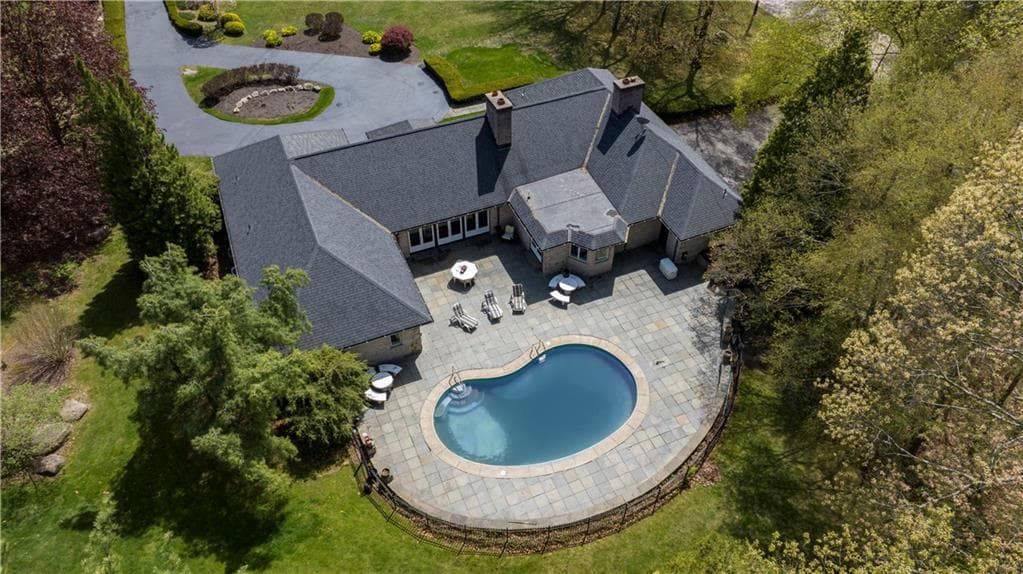 Single Family Residence at 136 White Birch Circle, Scituate, photo 2 of 35