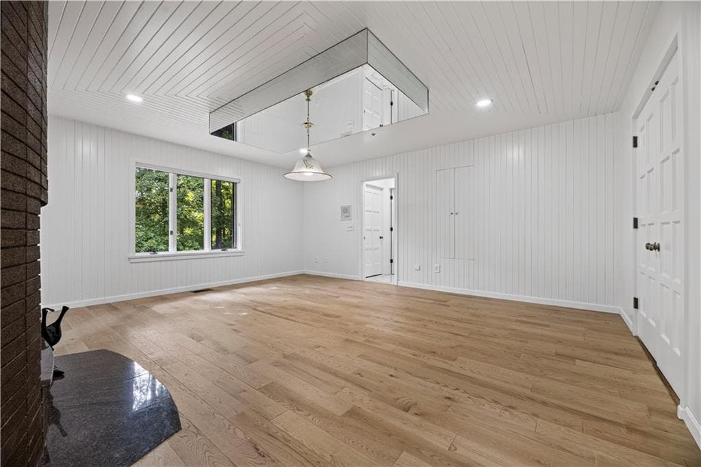 Single Family Residence at 136 White Birch Circle, Scituate, photo 16 of 35