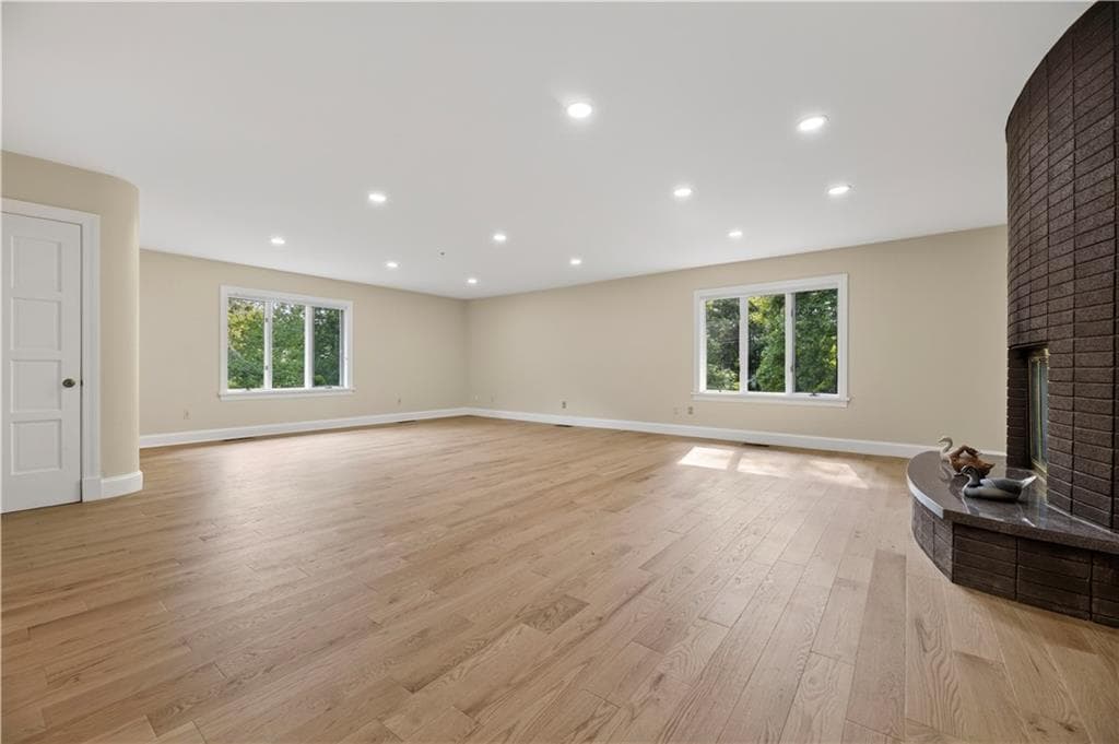 Single Family Residence at 136 White Birch Circle, Scituate, photo 10 of 35