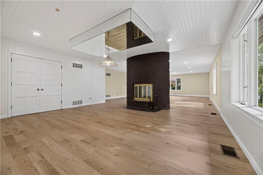 Single Family Residence at 136 White Birch Circle, Scituate, photo 15 of 35