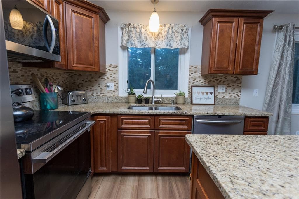 Single Family Residence at 986 Knotty Oak Road, Coventry, photo 15 of 33