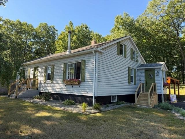 Single Family Residence at 565 S Main Street, Burrillville, photo 2 of 29