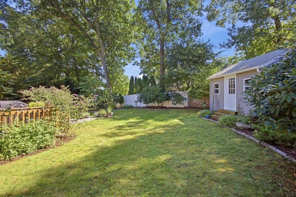 Single Family Residence at 139 Woodstock Lane, Cranston, photo 27 of 30