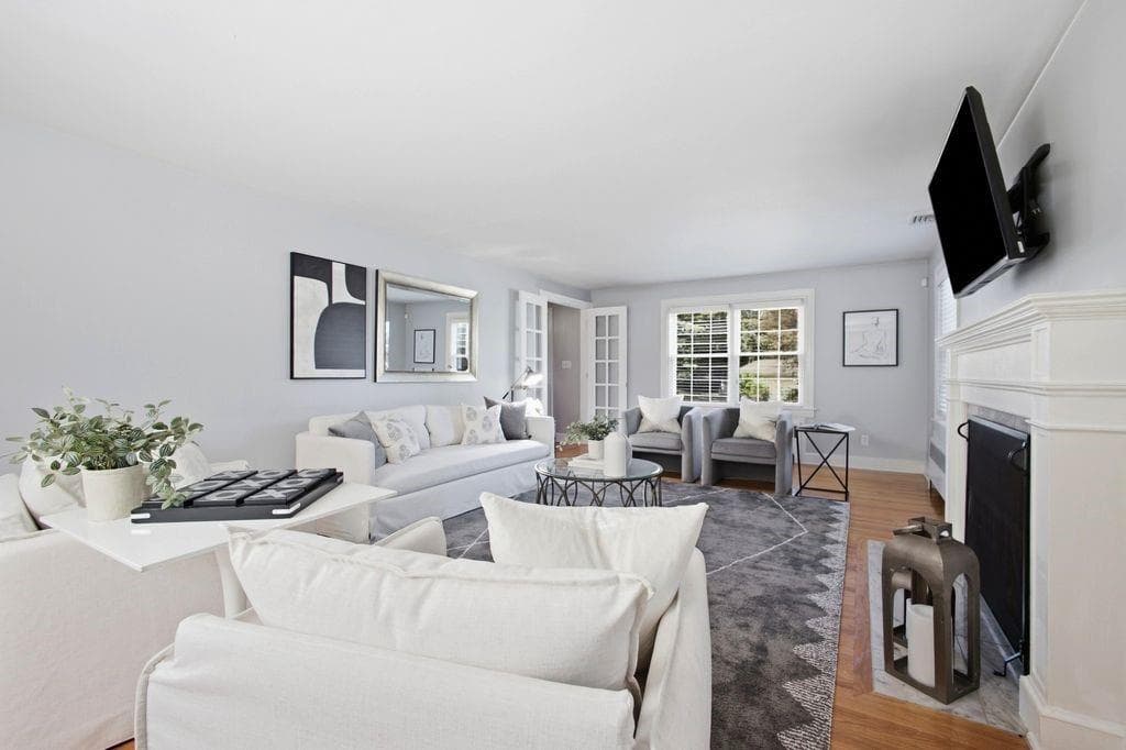 Single Family Residence at 139 Woodstock Lane, Cranston, photo 13 of 30
