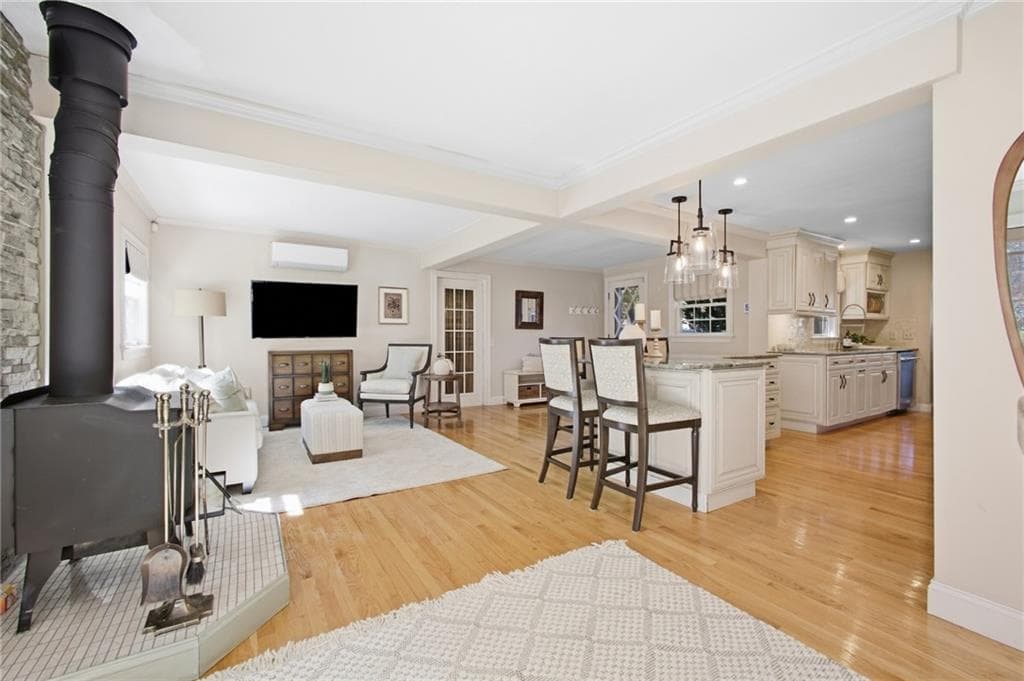 Single Family Residence at 139 Woodstock Lane, Cranston, photo 9 of 30