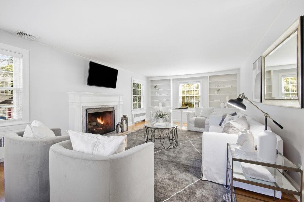 Single Family Residence at 139 Woodstock Lane, Cranston, photo 14 of 30