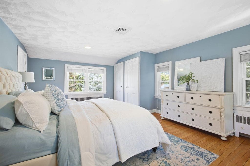 Single Family Residence at 139 Woodstock Lane, Cranston, photo 18 of 30