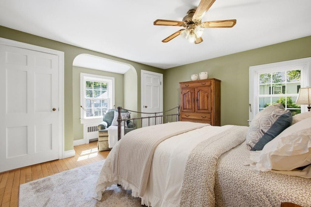 Single Family Residence at 139 Woodstock Lane, Cranston, photo 21 of 30