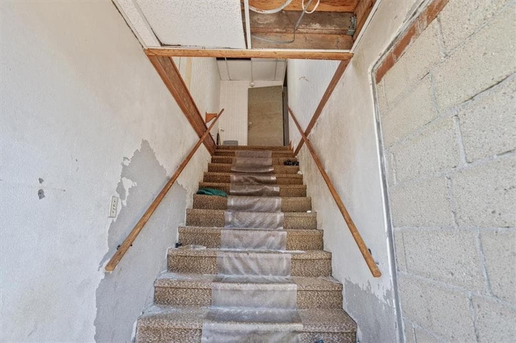 Commercial at 1604 Elmwood Avenue, Cranston, photo 18 of 33