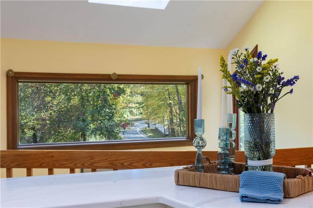 Single Family Residence at 8 Robin Drive, North Kingstown, photo 6 of 50