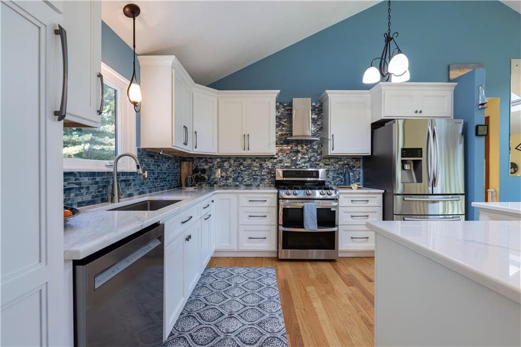 Single Family Residence at 8 Robin Drive, North Kingstown, photo 13 of 50