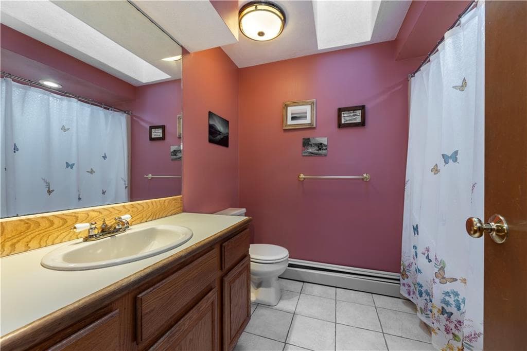 Single Family Residence at 8 Robin Drive, North Kingstown, photo 17 of 50