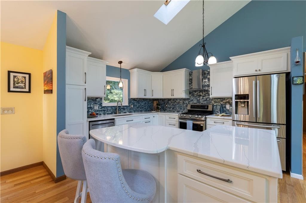 Single Family Residence at 8 Robin Drive, North Kingstown, photo 12 of 50