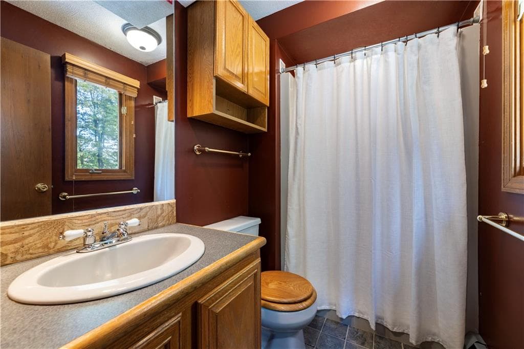 Single Family Residence at 8 Robin Drive, North Kingstown, photo 22 of 50