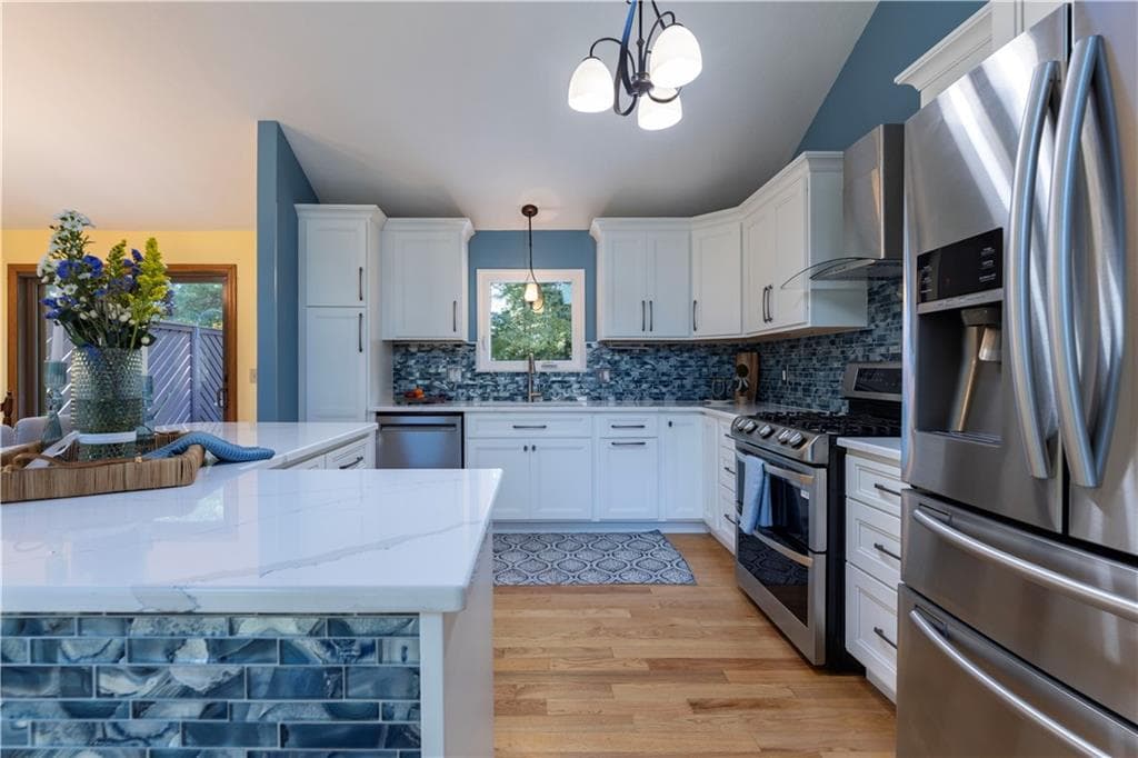 Single Family Residence at 8 Robin Drive, North Kingstown, photo 9 of 50