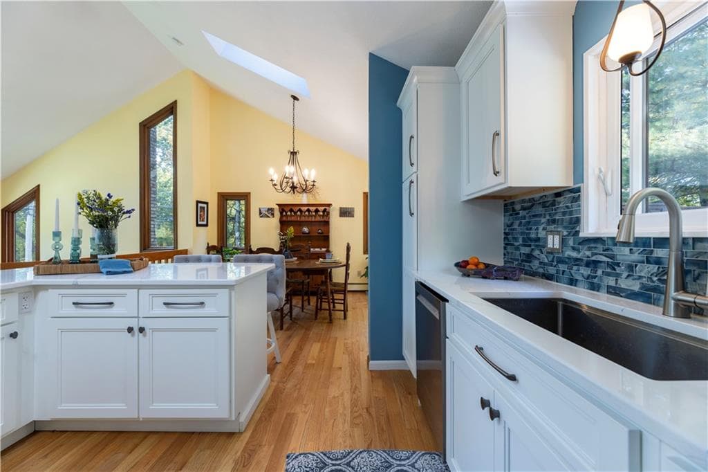 Single Family Residence at 8 Robin Drive, North Kingstown, photo 11 of 50