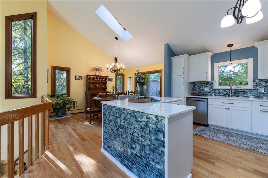 Single Family Residence at 8 Robin Drive, North Kingstown, photo 8 of 50