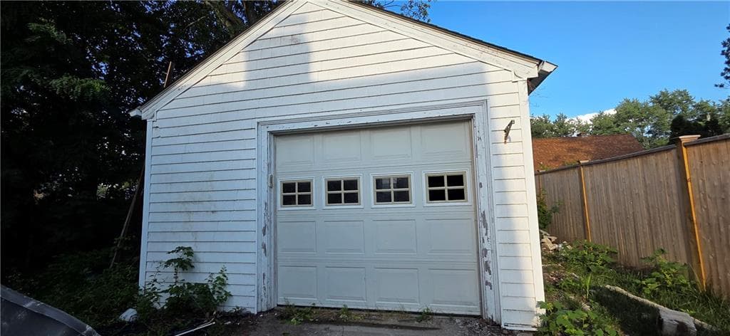 Single Family Residence at 20 Intervale Road, Cranston, photo 2 of 20