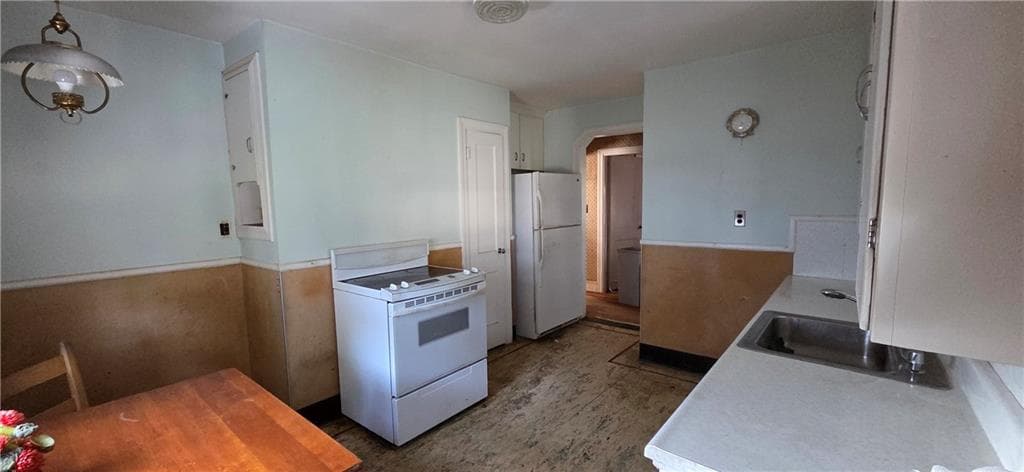 Single Family Residence at 20 Intervale Road, Cranston, photo 6 of 20