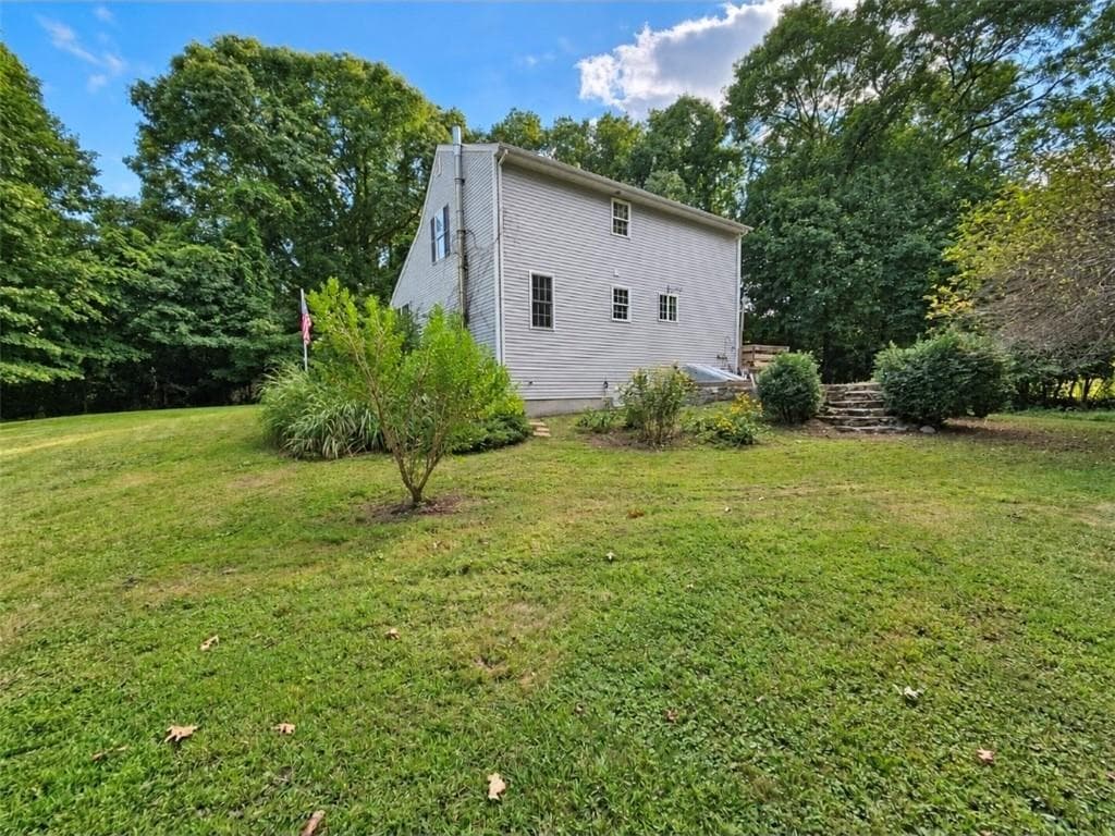 Single Family Residence at 30 Earle Drive, North Kingstown, photo 6 of 25