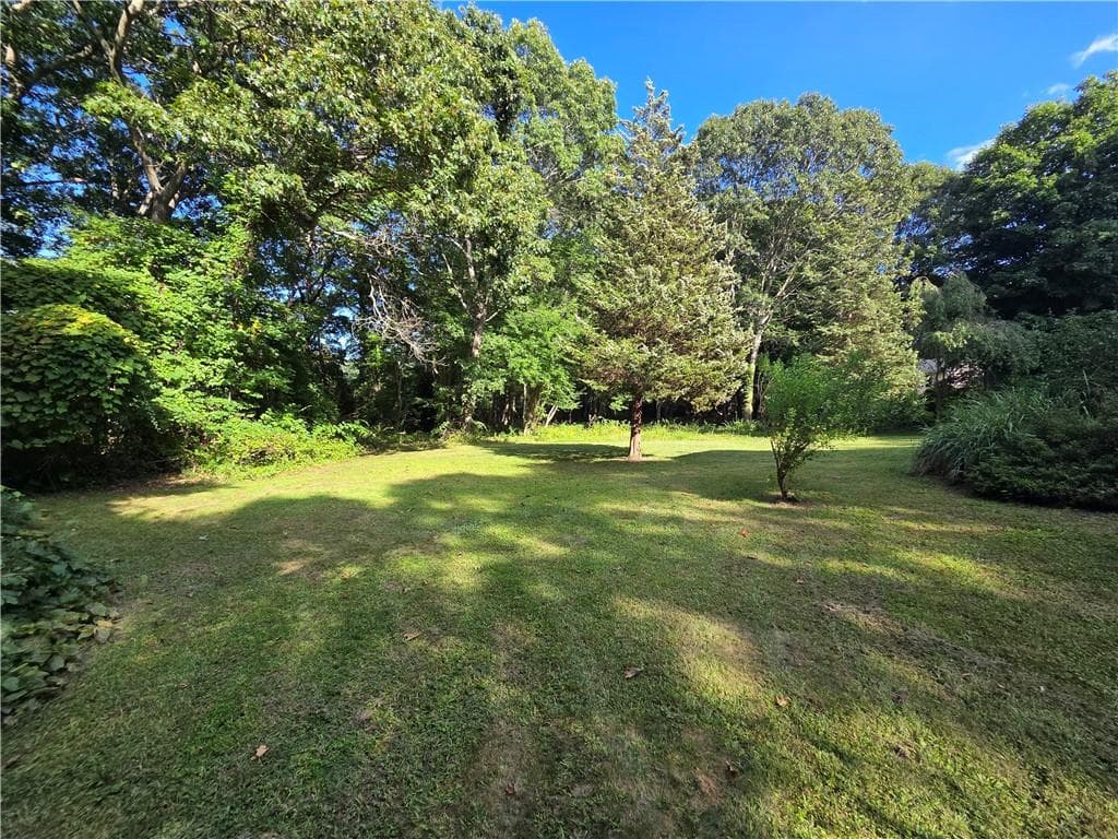 Single Family Residence at 30 Earle Drive, North Kingstown, photo 10 of 25