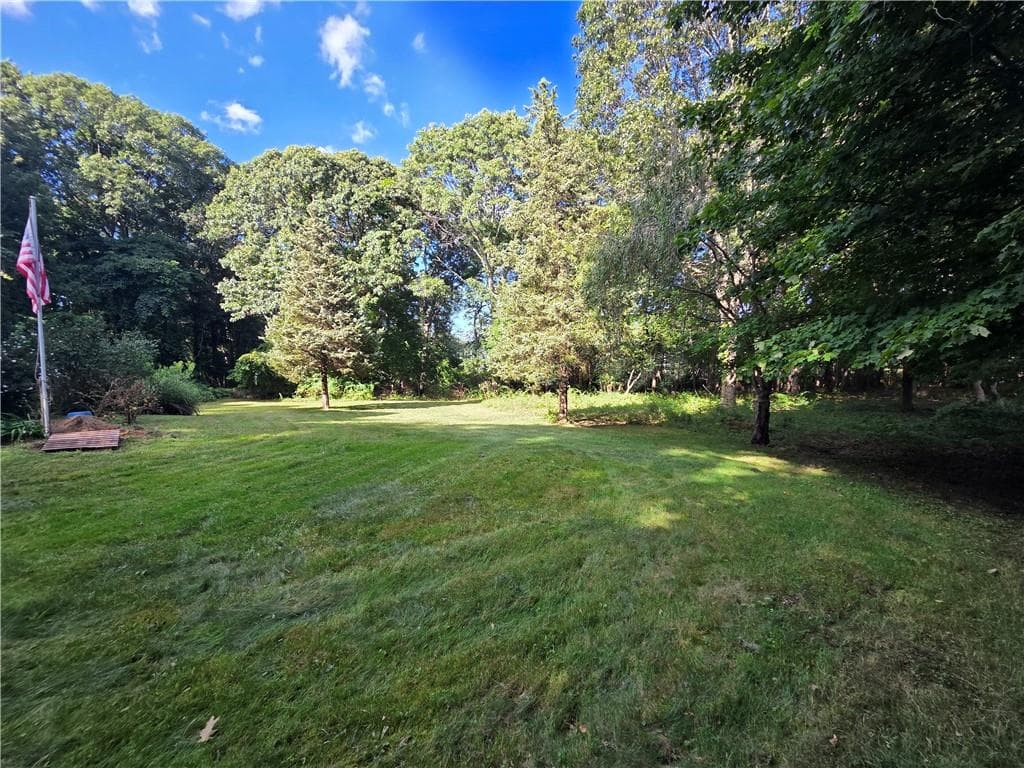 Single Family Residence at 30 Earle Drive, North Kingstown, photo 11 of 25