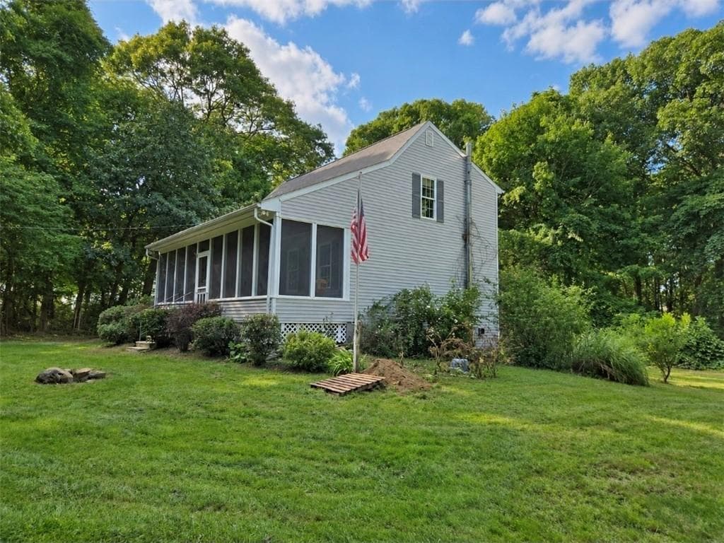 Single Family Residence at 30 Earle Drive, North Kingstown, photo 4 of 25
