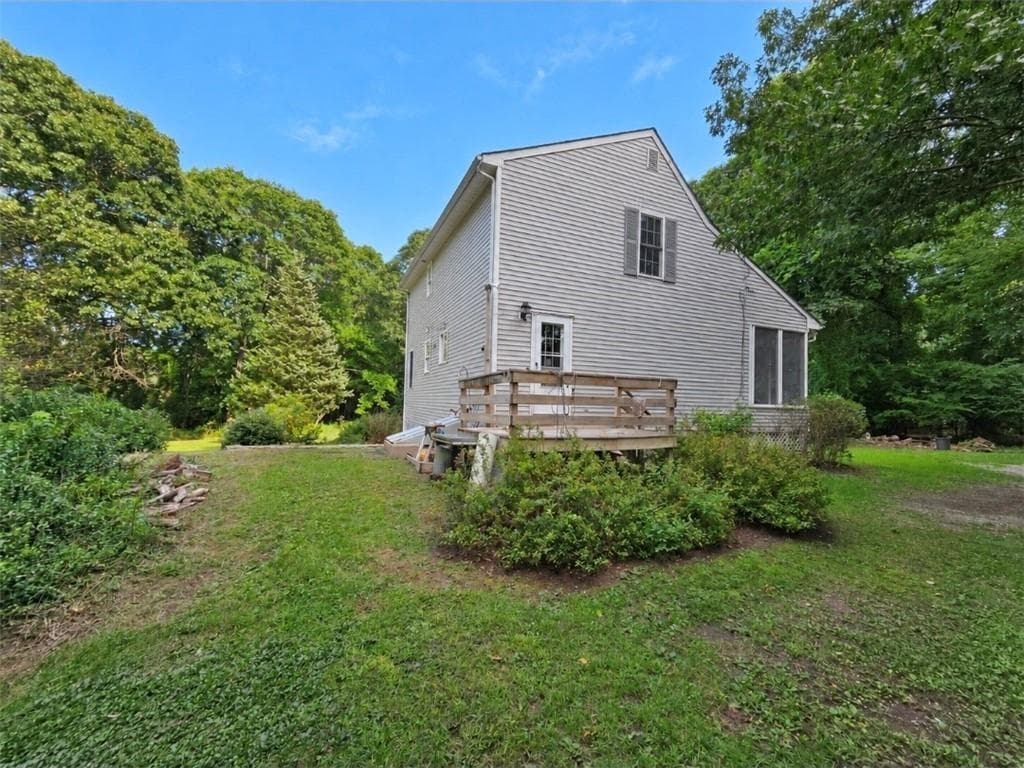 Single Family Residence at 30 Earle Drive, North Kingstown, photo 8 of 25