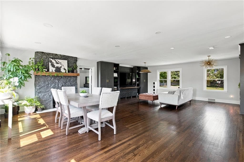 Single Family Residence at 561 Boyds Lane, Portsmouth, photo 12 of 50